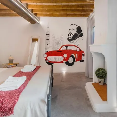 Modena's Graffiti House In The Heart Of Movida Apartment *