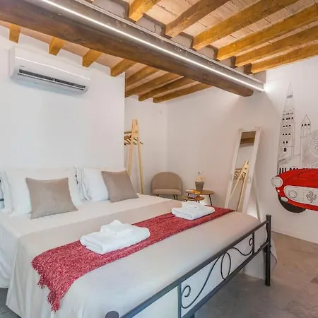 Modena's Graffiti House In The Heart Of Movida * Modena