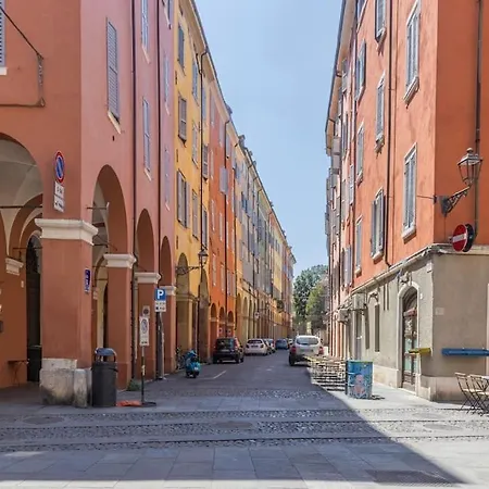 Modena's Graffiti House In The Heart Of Movida Apartment