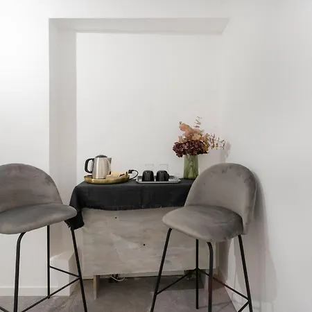 Apartment Modena's Graffiti House In The Heart Of Movida *