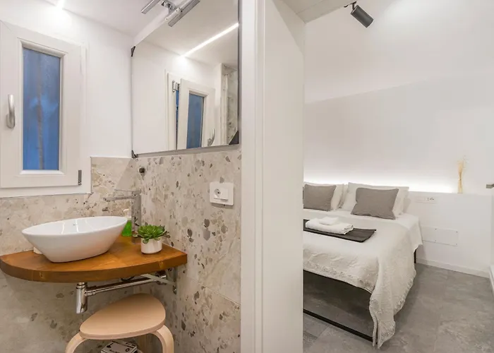 Modena's Graffiti House In The Heart Of Movida 公寓