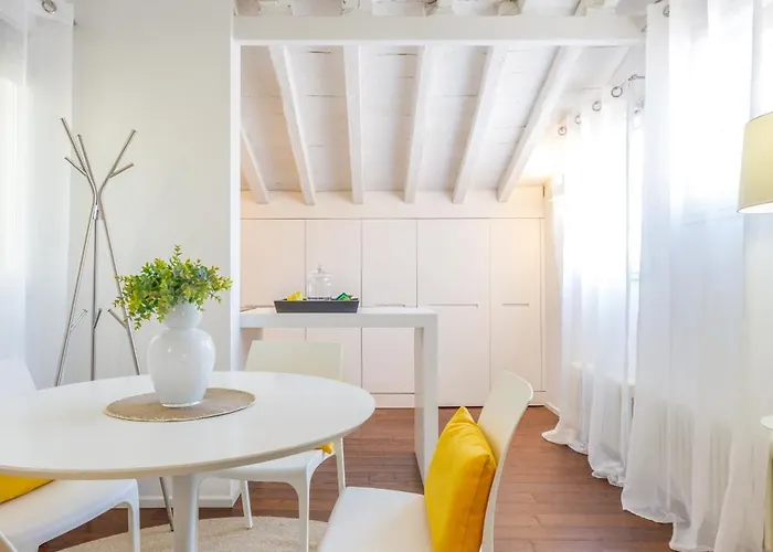 Modena's Graffiti House In The Heart Of Movida 公寓